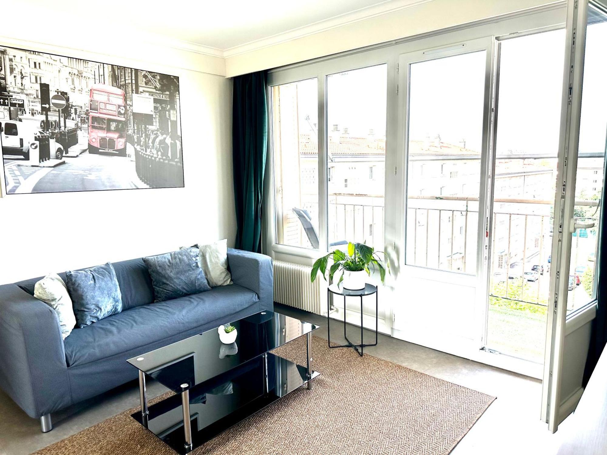 Grand Appartement Bron Centre Proche Eurexpo Et Groupama Exterior photo
