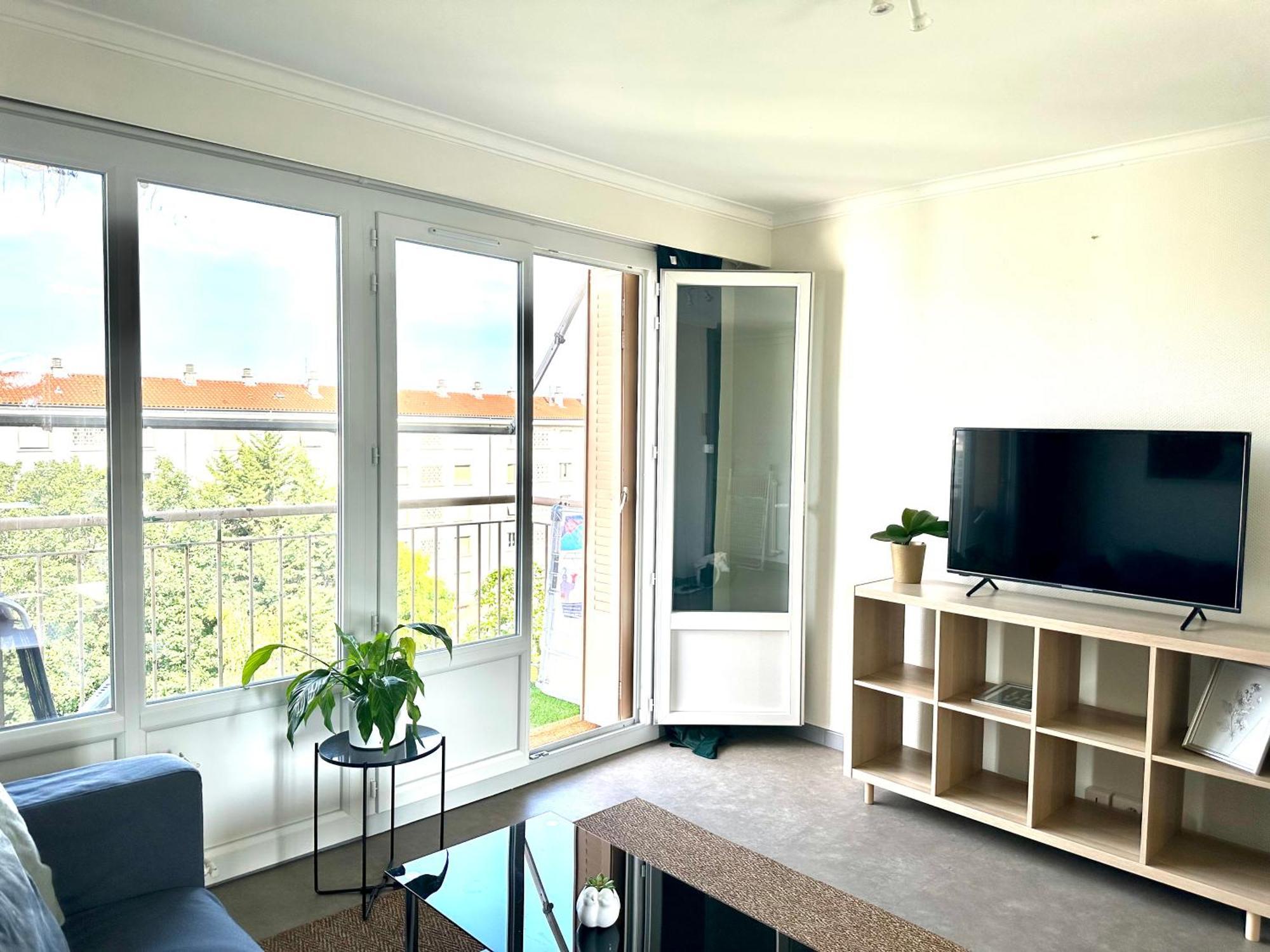 Grand Appartement Bron Centre Proche Eurexpo Et Groupama Exterior photo