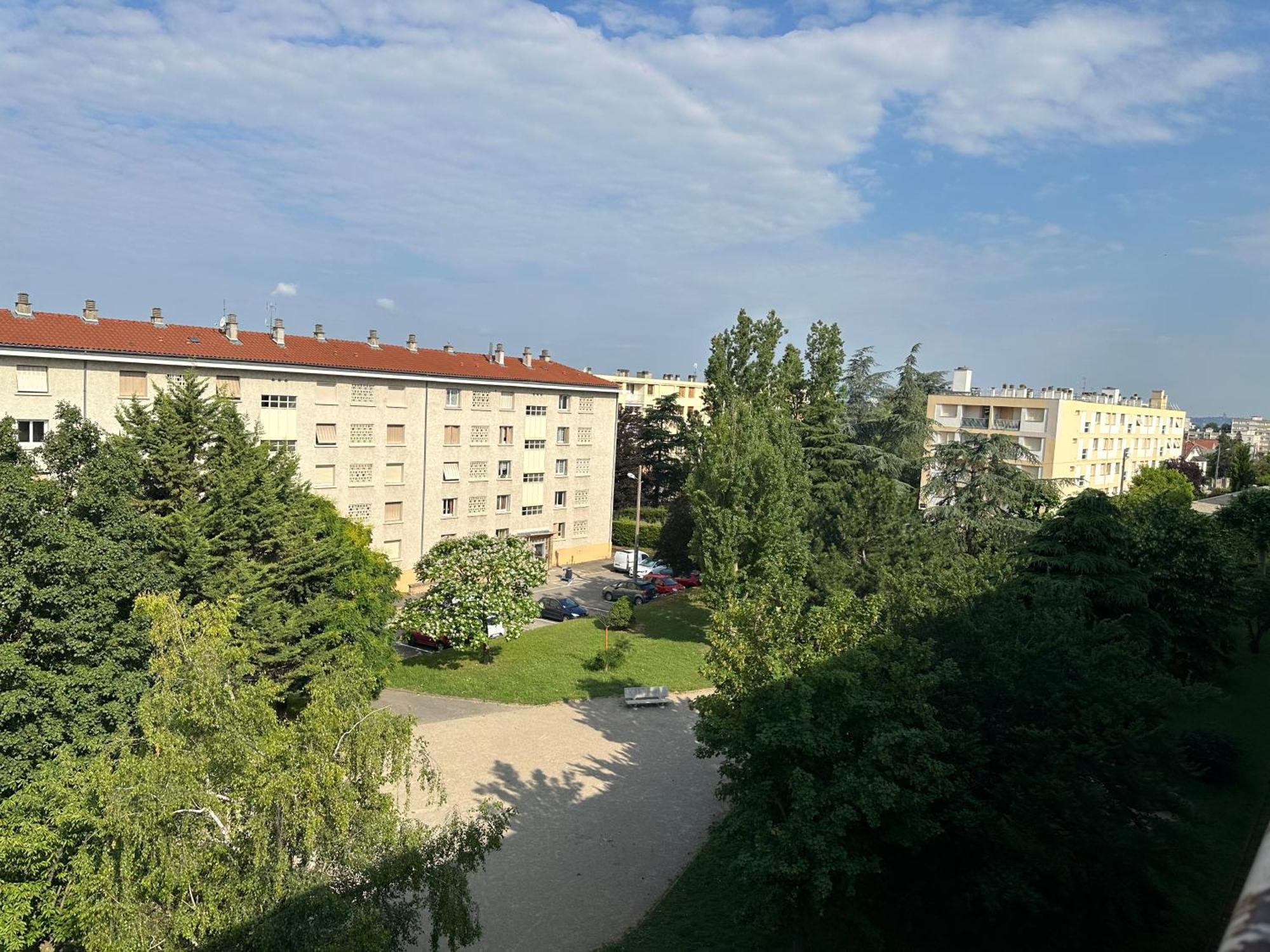 Grand Appartement Bron Centre Proche Eurexpo Et Groupama Exterior photo